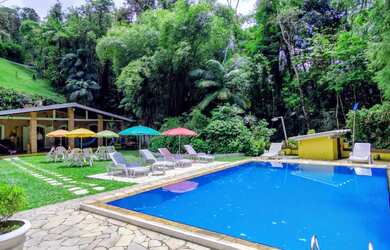 Imagem: A pousada chalé possui 4 Dormitórios, Acomodam 13 pessoas