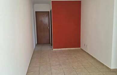 Imagem: O apartamento possui 3 Dormitórios, 1 Banheiro, 1 Vaga na garagem