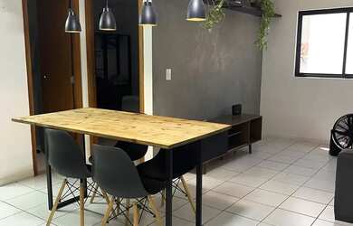 Imagem: O apartamento possui 1 Dormitório, 1 Banheiro, 1 Vaga na garagem