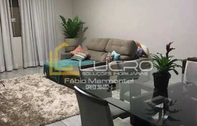 Imagem: A casa possui 3 Dormitórios, 3 Banheiros, 2 Vagas na garagem