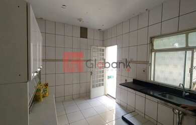 Imagem: A casa possui 5 Dormitórios, 1 Banheiro, 360m² de Área e