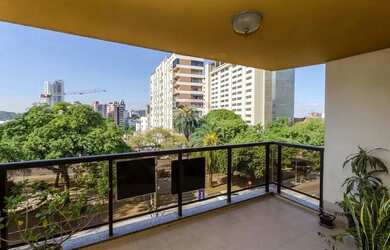 Imagem 2: Apartamento 4 domitórios dependência, 2 vagas, com elevador, em frente...