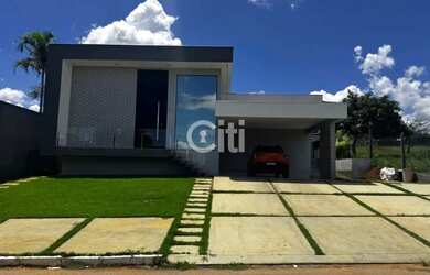 Imagem: A casa em condomínio possui 4 Dormitórios, 1 Banheiro, 4 Vagas