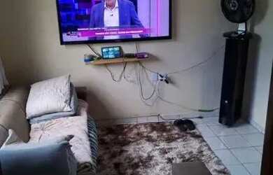 Imagem: A casa possui 2 Dormitórios, 2 Banheiros, 2 Vagas na garagem