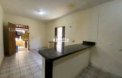 Imagem: A casa possui 3 Dormitórios, 1 Banheiro, 5 Vagas na garagem