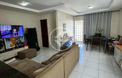 Imagem: A casa possui 3 Dormitórios, 1 Banheiro, 4 Vagas na garagem