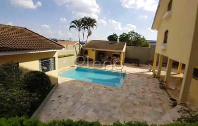 Imagem: A casa possui 5 Dormitórios, 3 Banheiros, 5 Vagas na garagem