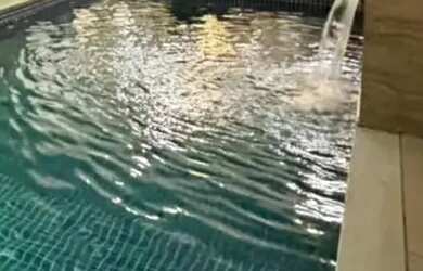 Imagem: A casa possui 2 Dormitórios, 1 Banheiro, 2 Vagas na garagem