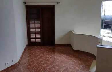 Imagem: A casa possui 5 Dormitórios, 2 Banheiros, 1 Vaga na garagem