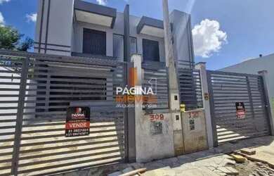 Imagem: A casa possui 3 Dormitórios, 3 Banheiros, 2 Vagas na garagem