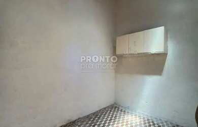 Imagem: A casa possui 3 Dormitórios, 1 Banheiro, 2 Vagas na garagem