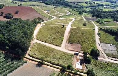 Imagem 14: Condomínio fechado em Atibaia 2,5 km do asfalto e ônibus na porta