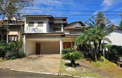 Imagem: A casa em condomínio possui 4 Dormitórios, 5 Banheiros, 4