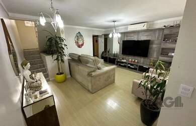 Imagem: A casa possui 4 Dormitórios, 2 Banheiros, 1 Vaga na garagem