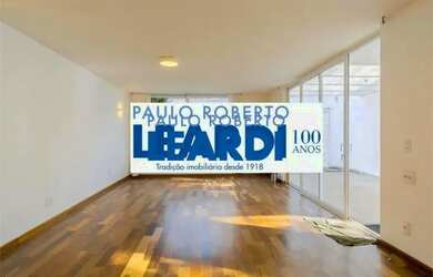 Imagem: A casa possui 3 Dormitórios, 4 Banheiros, 2 Vagas na garagem