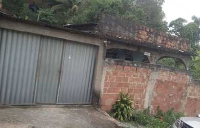 Imagem: A casa possui 1 Dormitório, 1 Banheiro, 1 Vaga na garagem