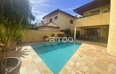 Imagem: A casa em condomínio possui 4 Dormitórios, 5 Banheiros, 4