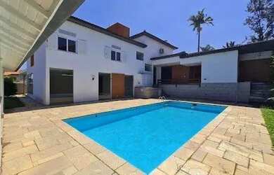 Imagem: A casa em condomínio possui 4 Dormitórios, 5 Banheiros, 5