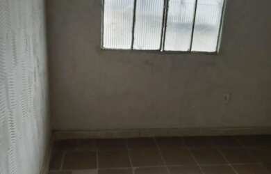 Imagem: Casa pequena, em Guadalupe. Com 1 quarto, cozinha, banheiro