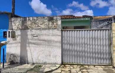 Imagem: A casa possui 2 Dormitórios, 1 Banheiro, 1 Vaga na garagem