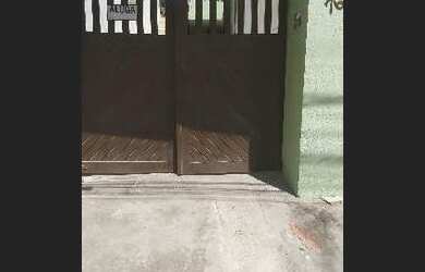 Imagem: A casa possui 2 Dormitórios, 1 Banheiro, 1 Vaga na garagem