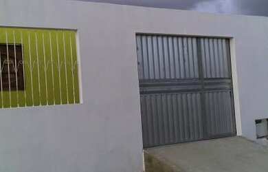 Imagem: A casa possui 2 Dormitórios, 1 Banheiro e 1 Vaga na garagem