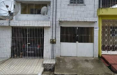 Imagem: A casa possui 3 Dormitórios, 2 Banheiros, 1 Vaga na garagem