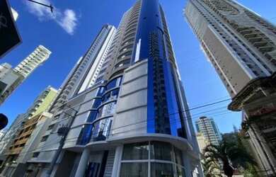 Imagem: O apartamento possui 4 Dormitórios, 3 Banheiros, 4 Vagas na