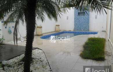 Imagem: A casa em condomínio à venda possui 4 Dormitórios, 5 Banheiros