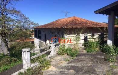Imagem: A casa possui 5 Dormitórios, 5 Banheiros, 2 Vagas na garagem