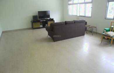 Imagem: A casa possui 3 Dormitórios, 2 Banheiros, 3 Vagas na garagem