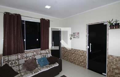 Imagem: A casa possui 2 Dormitórios, 1 Banheiro, 1 Vaga na garagem