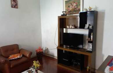 Imagem: A casa possui 2 Dormitórios, 2 Banheiros, 2 Vagas na garagem