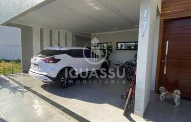 Imagem: A casa possui 3 Dormitórios, 2 Banheiros, 2 Vagas na garagem