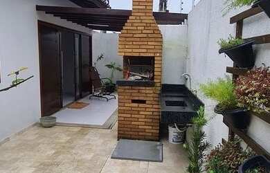 Imagem: A casa possui 3 Dormitórios, 1 Banheiro, 80m² de Área e