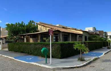 Imagem: A casa em condomínio possui 5 Dormitórios, 4 Banheiros, 4