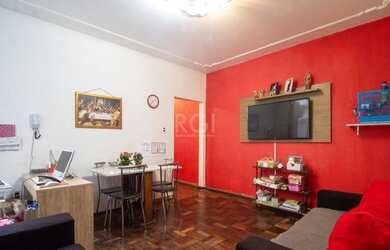 Imagem 1: Apartamento térreo à venda, bairro São João em Porto Alegre