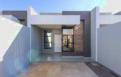 Imagem: A casa possui 2 Dormitórios, 2 Banheiros, 2 Vagas na garagem