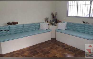 Imagem: A casa possui 2 Dormitórios, 2 Banheiros, 2 Vagas na garagem