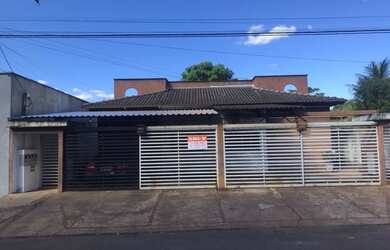 Imagem: A casa possui 2 Dormitórios, 1 Banheiro, 1 Vaga na garagem