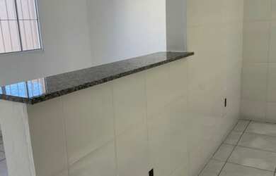 Imagem: A casa possui 2 Dormitórios, 1 Banheiro, 2 Vagas na garagem