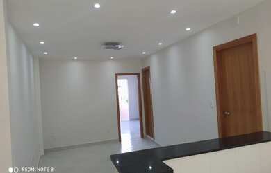 Imagem: A casa possui 3 Dormitórios, 2 Banheiros, 1 Vaga na garagem