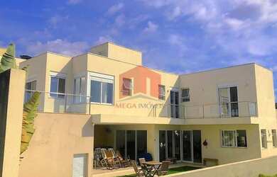 Imagem: A casa possui 4 Dormitórios, 5 Banheiros, 295m² de Área e