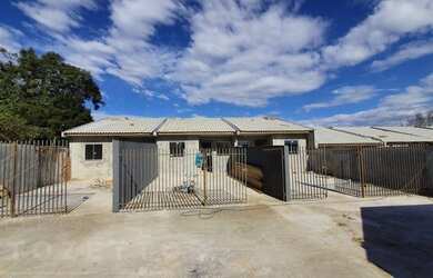 Imagem: A casa possui 2 Dormitórios, 1 Banheiro, 1 Vaga na garagem