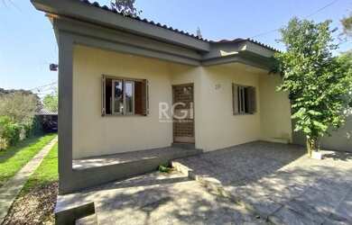 Imagem: A casa possui 2 Dormitórios, 2 Banheiros, 3 Vagas na garagem