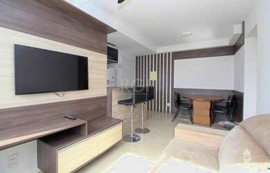 Imagem: O apartamento possui 2 Dormitórios, 1 Banheiro, 1 Vaga na garagem