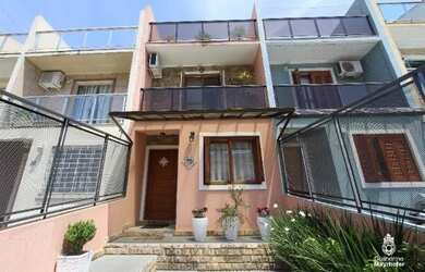 Imagem 1: Casa em Guarujá. Varanda, 84m² de Área, 1 Vaga na garageme2 Dormitórios