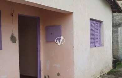 Imagem: A casa possui 2 Dormitórios, 1 Banheiro, 2 Vagas na garagem