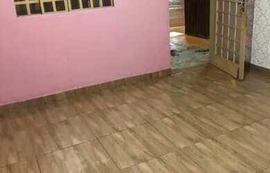 Imagem: A casa possui 1 Dormitório, 1 Banheiro, 1 Vaga na garagem e