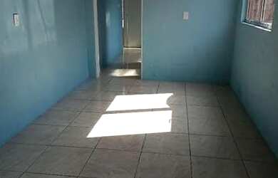 Imagem: A casa possui 1 Dormitório e 1 Banheiro e está localizado